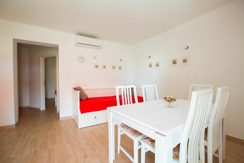 Apartments Irina Ičići Eksteriør billede